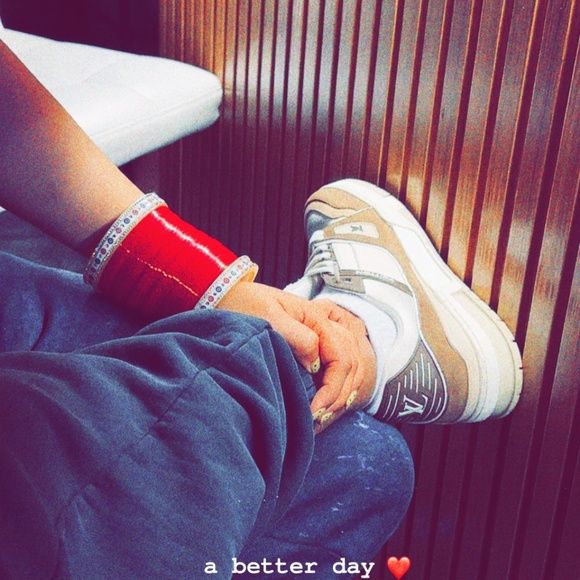 LV shoes - Picture 1 of 3